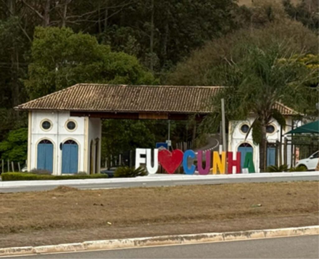 Portal de entrada da cidade de Cunha